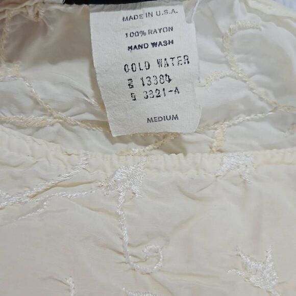 Vintage Metropole Cream Embroidered Blouse Size Medium - Picture 8 of 8